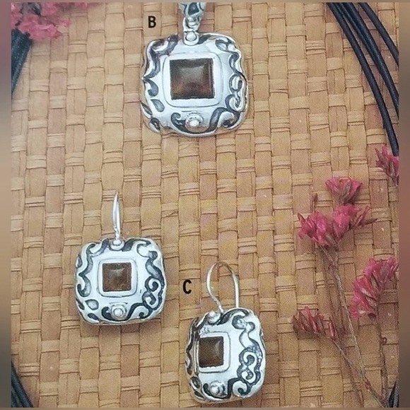 Silpada Vintage Sterling & Amber Scroll Engraved Locking Wire Earrings - Picture 14 of 14